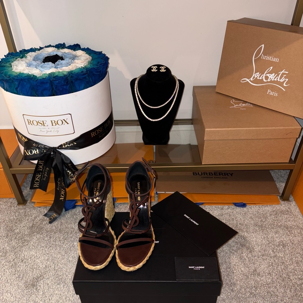 MSRP: 1,350.00$ Brown Cassandra Wedges 39.5 BRAND NEW